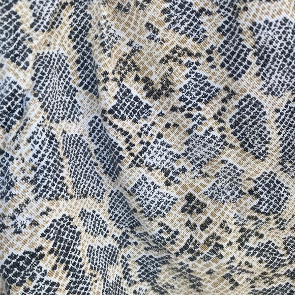 Gloria Vanderbilt Womens Snake Print High Waist Shorts - Picture 3 of 7